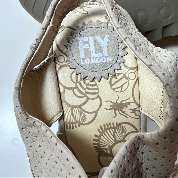 FLY LONDON YLFA Cream perforated leather lace up peep toe wedge. Size 40. - Picture 5 of 7